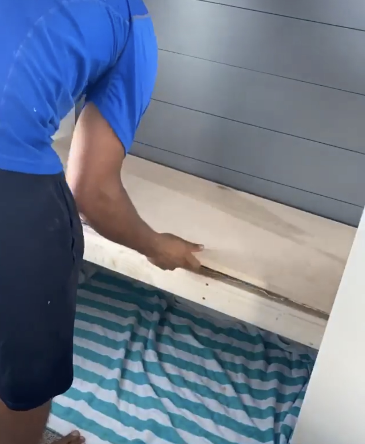 DIY Reading Nook Floating Bench - Newbuild Newlyweds